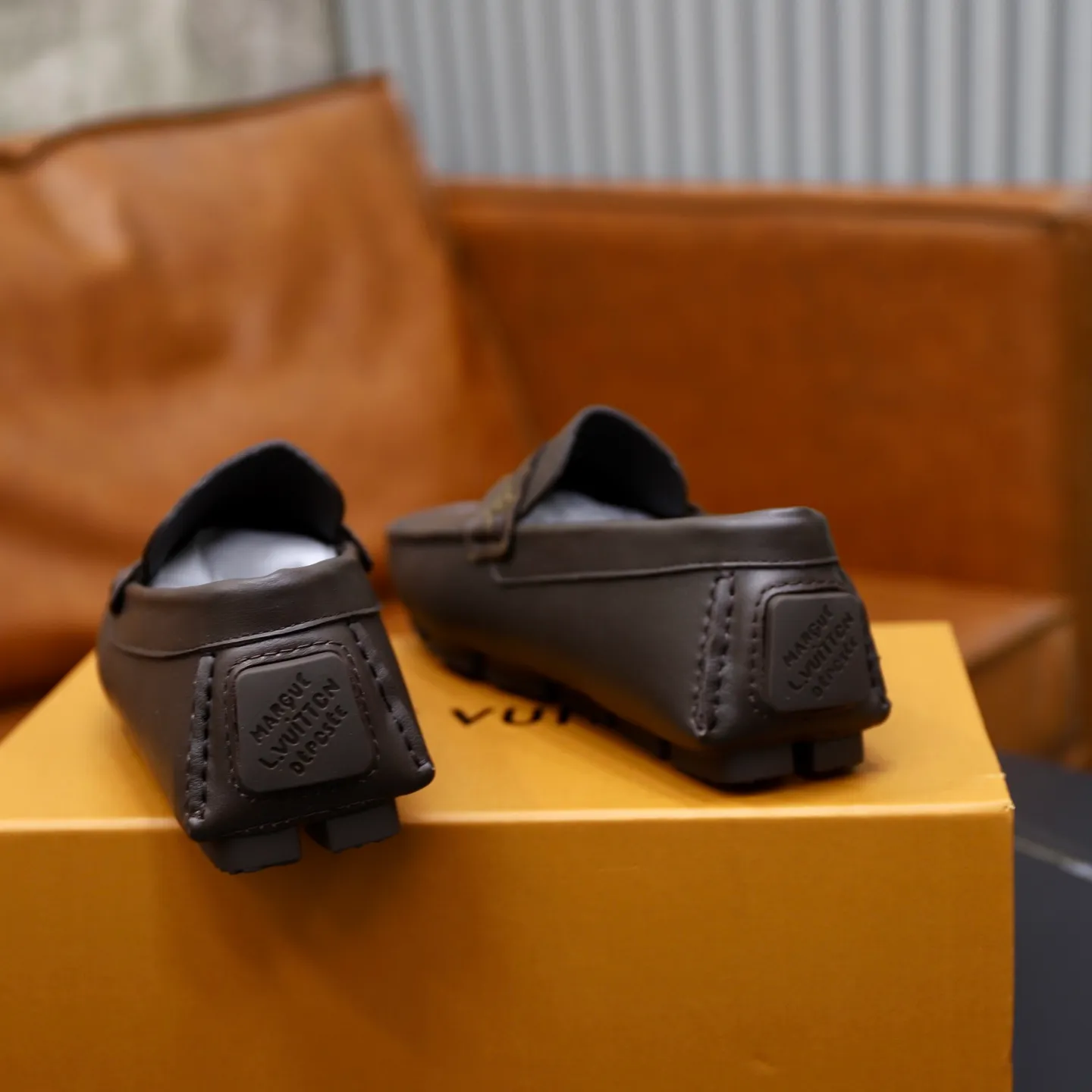 Ex-factory price: 460💰【LV】Louis Vuitton ⚠️High-end men’s driving and pedal series ⚠️38-44 (customized for 45) ⚠️All original cowhide leather! Thick and soft! Made entirely of calfskin lining! Rubber sheet anti-slip beanie sole! Three-dimensional package technology! Fashionable and classic! Handicrafts! Original high quality! Feel free to compare!